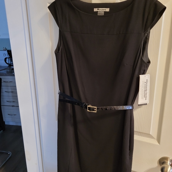 Dress - Picture 1 of 3